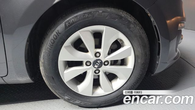 Kia pride 2015 — photo 7