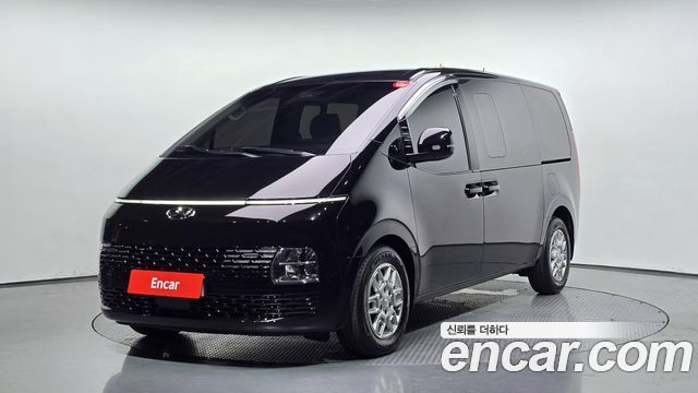 Hyundai Staria 2023 — photo 1