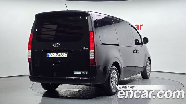 Hyundai Staria 2023 — photo 2