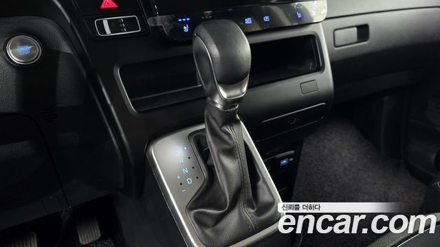 Hyundai Staria 2023 — photo 9