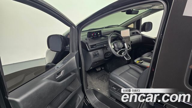 Hyundai Staria 2023 — photo 11