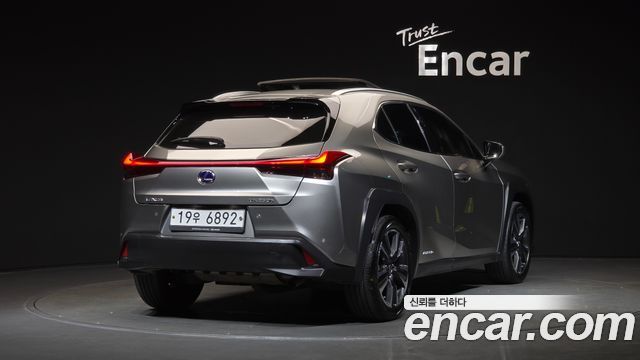 Lexus UX 2019 — photo 2