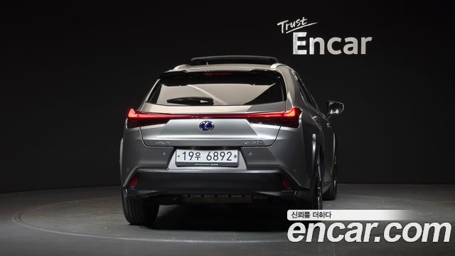Lexus UX 2019 — photo 4