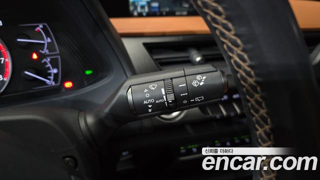 Lexus UX 2019 — photo 22
