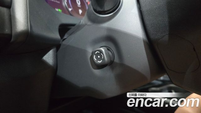 Lexus UX 2019 — photo 23