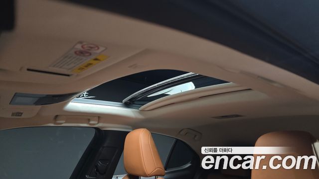 Lexus UX 2019 — photo 25