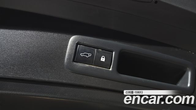 Lexus UX 2019 — photo 26
