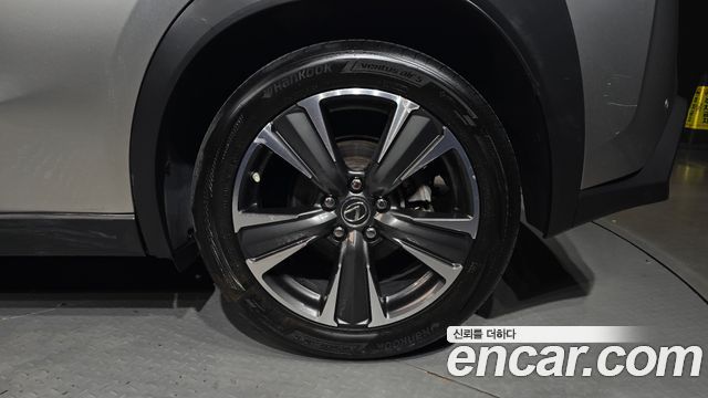 Lexus UX 2019 — photo 7