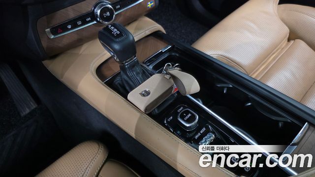Volvo XC90 2017 — photo 9