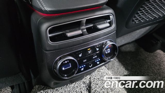 Genesis GV70 2021 — photo 30