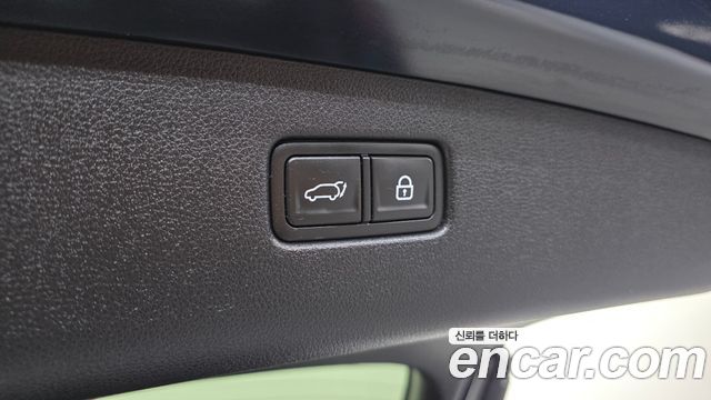 Genesis GV70 2021 — photo 34