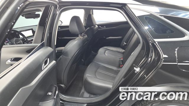 Kia K5 2023 — photo 17