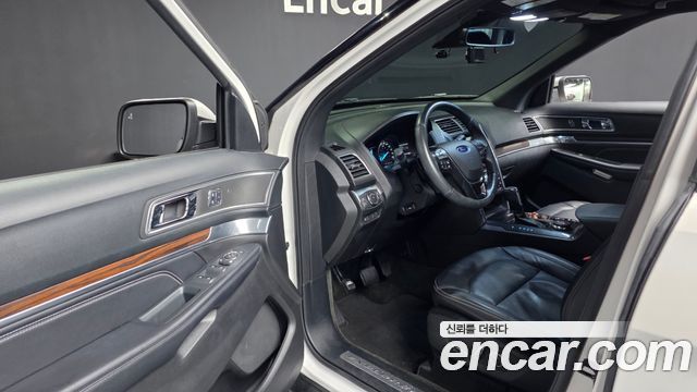 Ford Explorer 2017 — photo 10