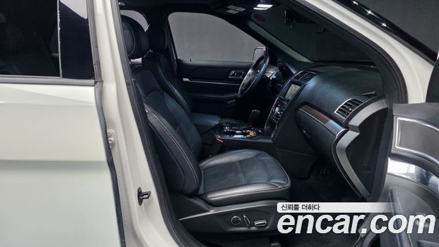 Ford Explorer 2017 — photo 11