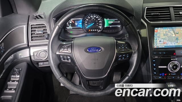 Ford Explorer 2017 — photo 13