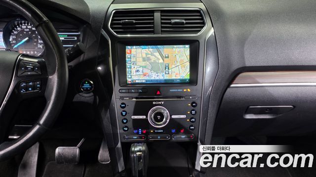 Ford Explorer 2017 — photo 14
