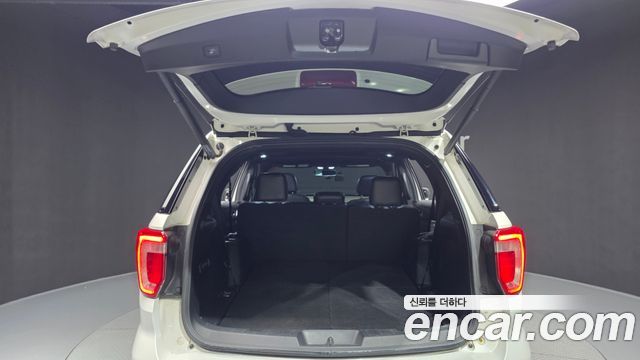 Ford Explorer 2017 — photo 20