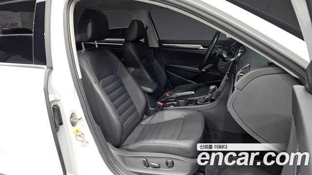 Volkswagen Passat 2018 — photo 11