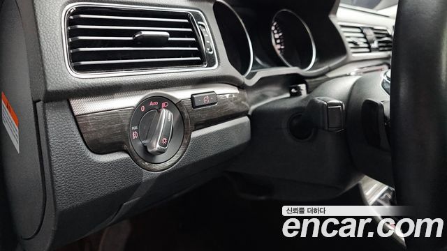 Volkswagen Passat 2018 — photo 13