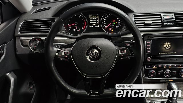 Volkswagen Passat 2018 — photo 14