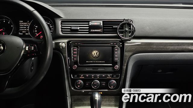 Volkswagen Passat 2018 — photo 15