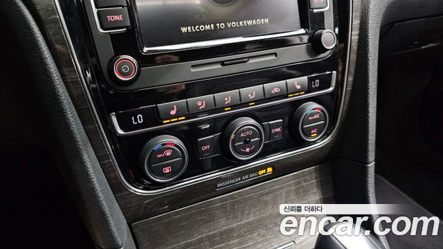 Volkswagen Passat 2018 — photo 16