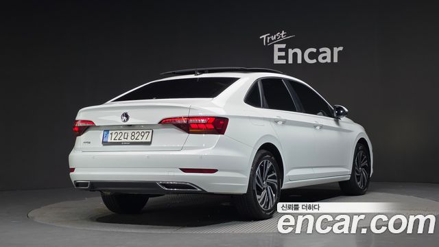 Volkswagen Jetta 2021 — photo 2