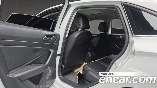 Volkswagen Jetta 2021 — photo 22
