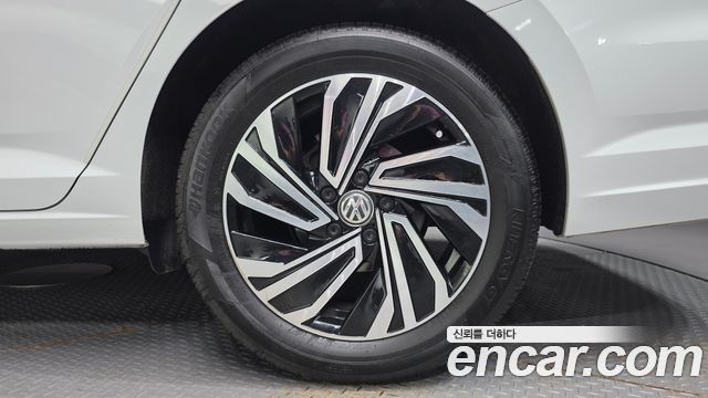 Volkswagen Jetta 2021 — photo 7