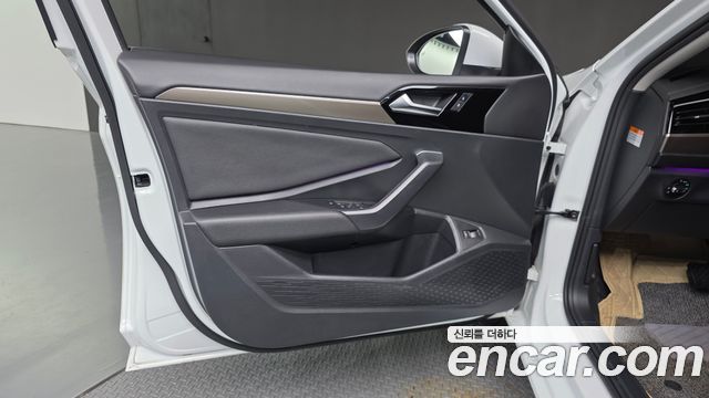 Volkswagen Jetta 2021 — photo 14