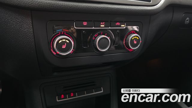 Volkswagen Tiguan 2015 — photo 17