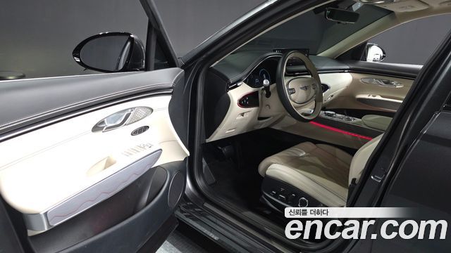 Genesis GV70 2023 — photo 13