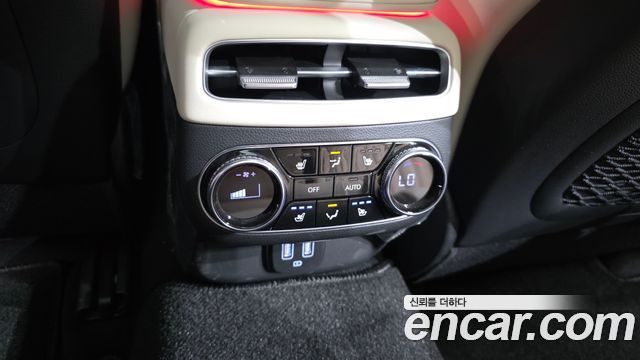 Genesis GV70 2023 — photo 24