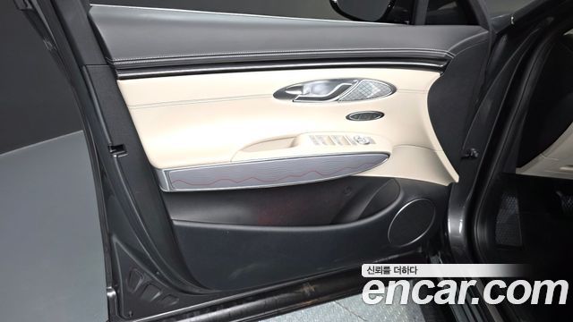Genesis GV70 2023 — photo 14