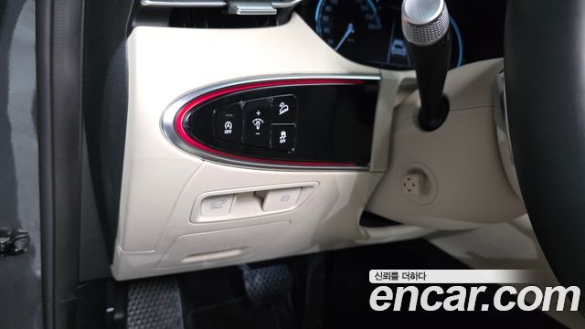 Genesis GV70 2023 — photo 30