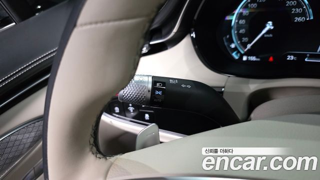 Genesis GV70 2023 — photo 31