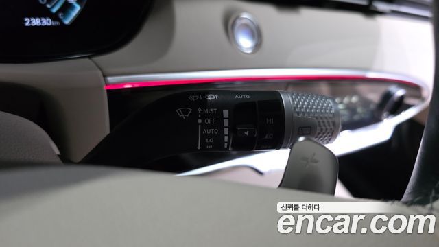 Genesis GV70 2023 — photo 32