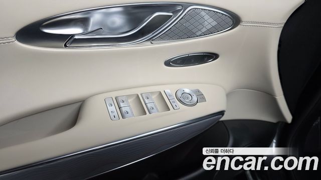 Genesis GV70 2023 — photo 33