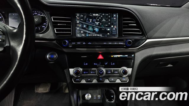 Hyundai AVANTE 2020 — photo 13