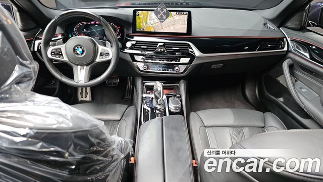 BMW 5-Series 2021 — photo 10