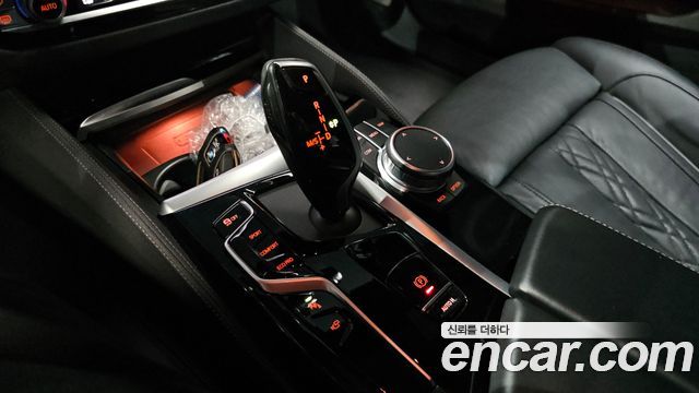 BMW 5-Series 2021 — photo 12