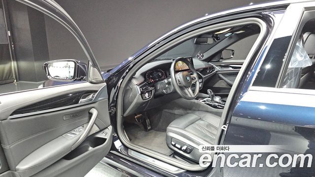 BMW 5-Series 2021 — photo 13