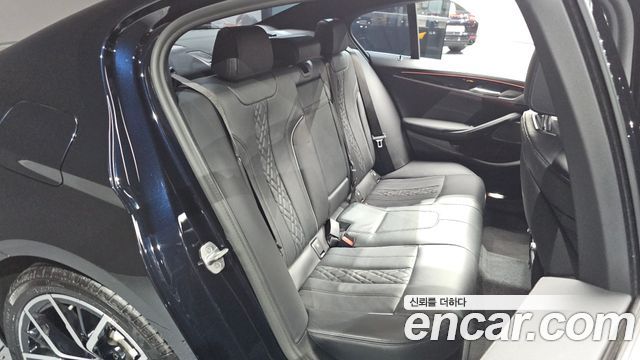 BMW 5-Series 2021 — photo 17