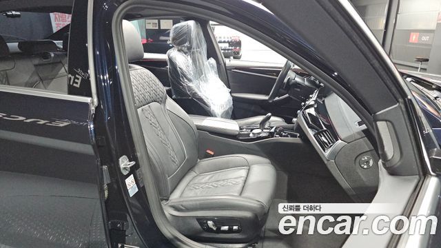 BMW 5-Series 2021 — photo 18