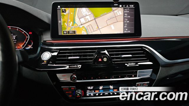 BMW 5-Series 2021 — photo 22