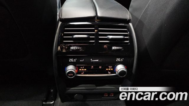 BMW 5-Series 2021 — photo 23