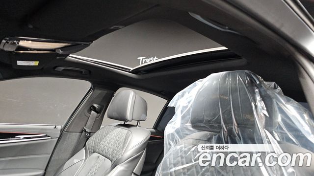 BMW 5-Series 2021 — photo 24