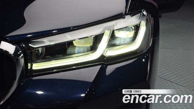 BMW 5-Series 2021 — photo 8