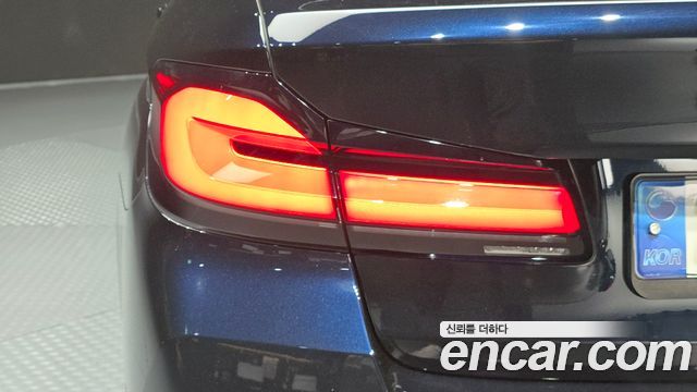 BMW 5-Series 2021 — photo 9