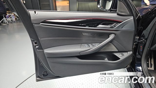 BMW 5-Series 2021 — photo 14